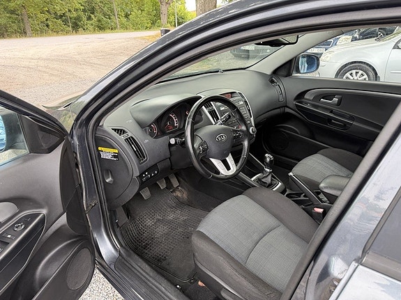 Kia Ceed 10 of 17