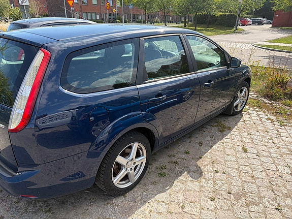 Ford Focus 2 of 6