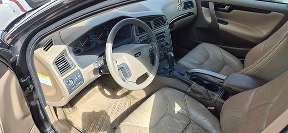 Volvo XC70 4 of 8