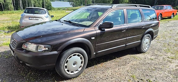 Volvo XC70 2 of 8