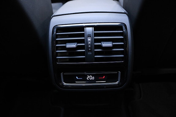 Volkswagen Passat 17 of 30