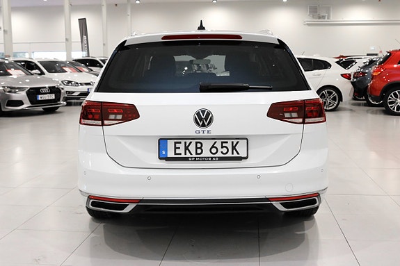 Volkswagen Passat 4 of 30