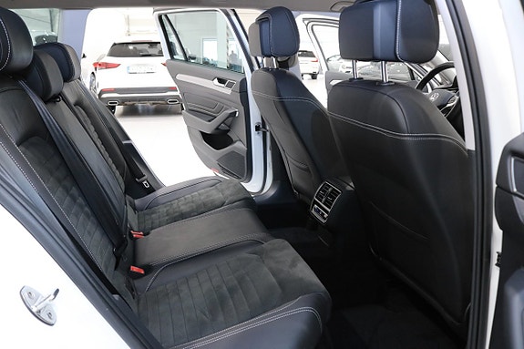 Volkswagen Passat 16 of 30