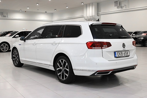 Volkswagen Passat 5 of 30