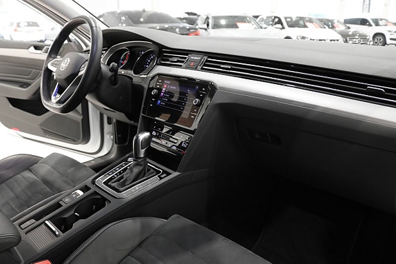 Volkswagen Passat 11 of 30