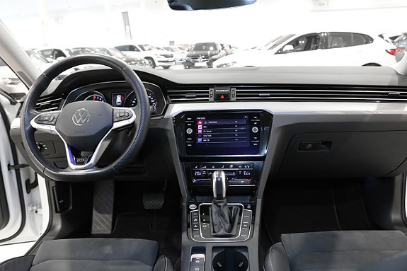 Volkswagen Passat 13 of 30