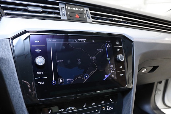 Volkswagen Passat 27 of 30