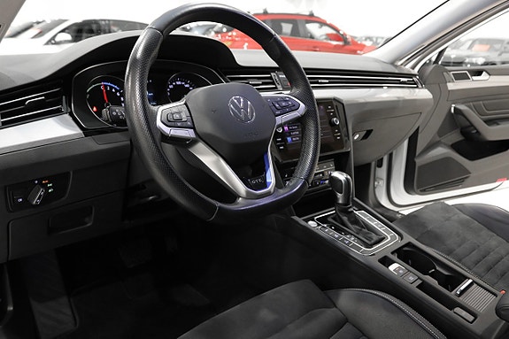 Volkswagen Passat 9 of 30