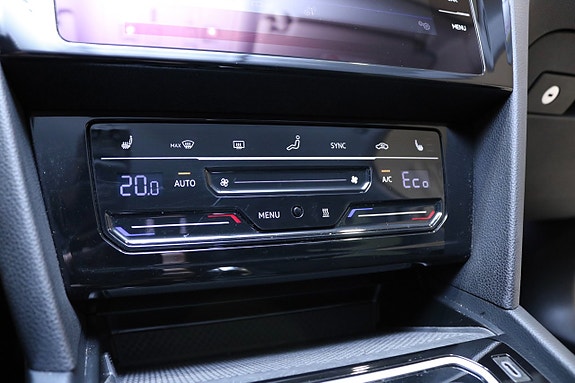 Volkswagen Passat 23 of 30