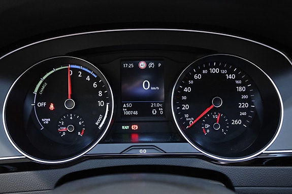 Volkswagen Passat 30 of 30