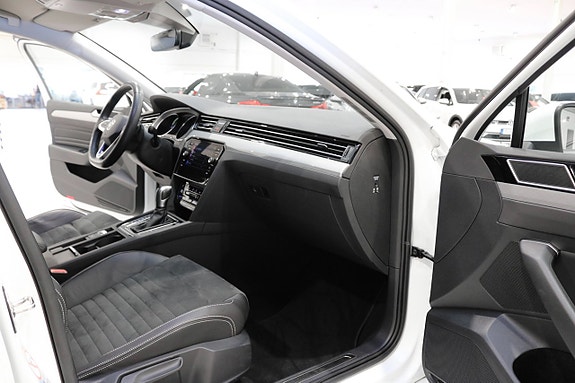 Volkswagen Passat 12 of 30