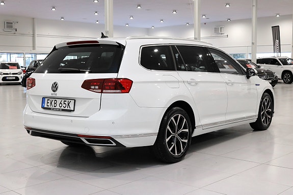 Volkswagen Passat 3 of 30
