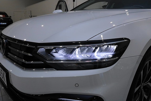 Volkswagen Passat 8 of 30