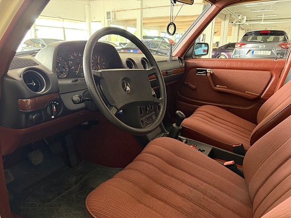 Mercedes-Benz 200 5 of 8