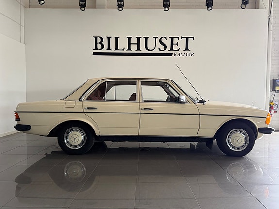 Mercedes-Benz 200 4 of 8
