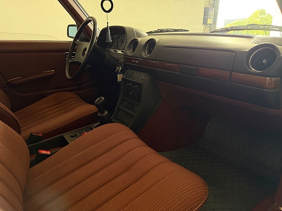 Mercedes-Benz 200 6 of 8