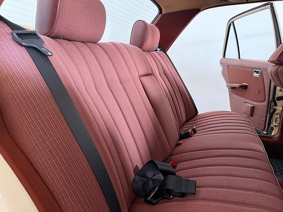 Mercedes-Benz 200 7 of 8