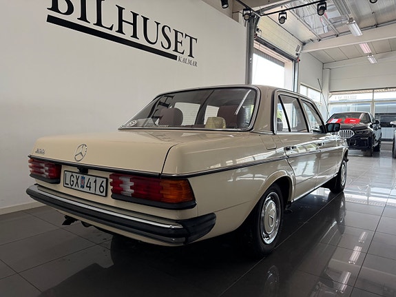 Mercedes-Benz 200 3 of 8