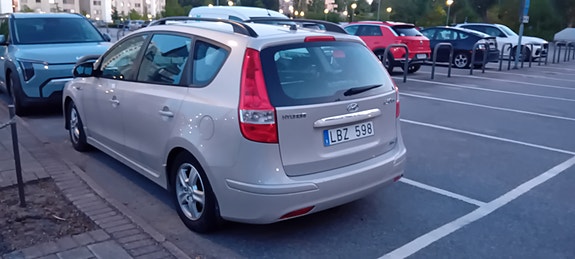 Hyundai i30 2 of 9