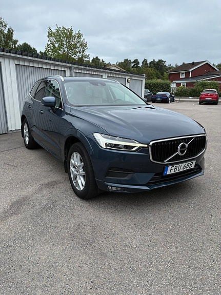 Volvo XC60 2 of 7
