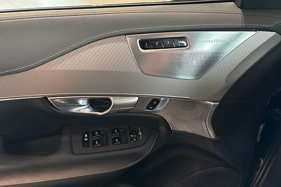 Volvo XC90 24 of 30
