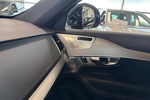 Volvo XC90 27 of 30