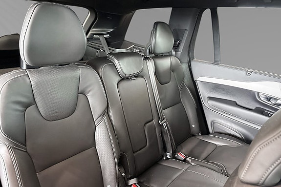 Volvo XC90 11 of 30