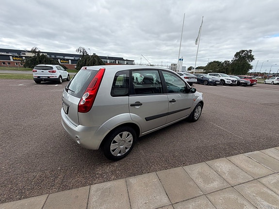 Ford Fiesta 2 of 8