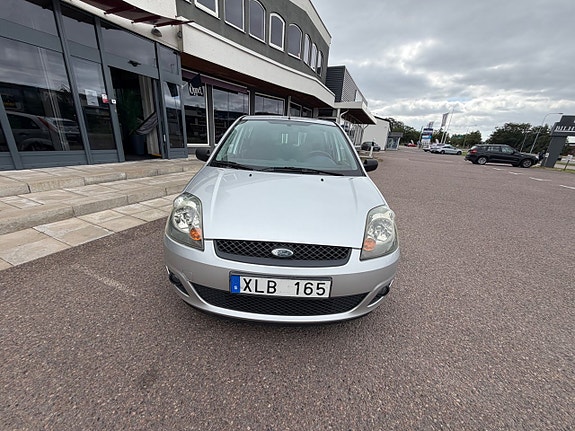 Ford Fiesta 4 of 8
