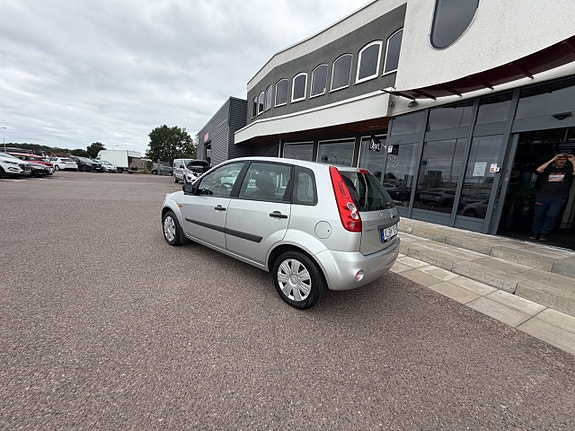 Ford Fiesta 3 of 8