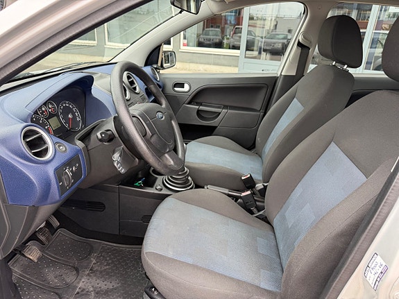 Ford Fiesta 5 of 8