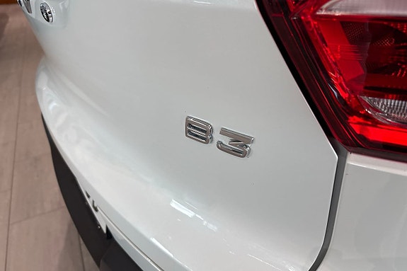 Volvo XC40 12 of 30