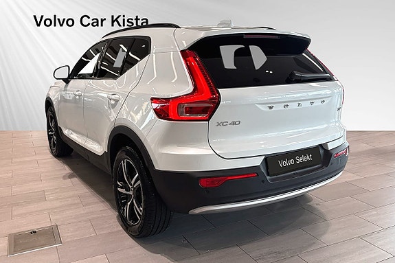 Volvo XC40 4 of 30
