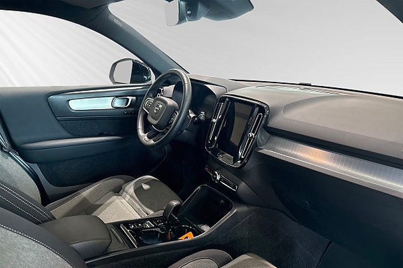 Volvo XC40 10 of 30