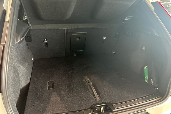 Volvo XC40 13 of 30