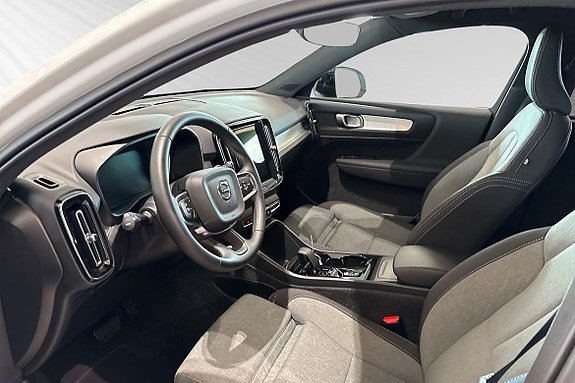 Volvo XC40 7 of 30