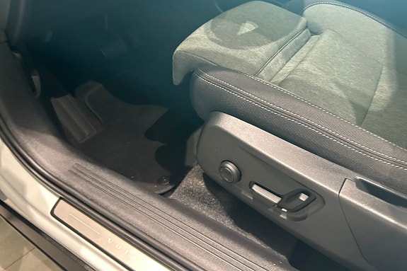 Volvo XC40 19 of 30