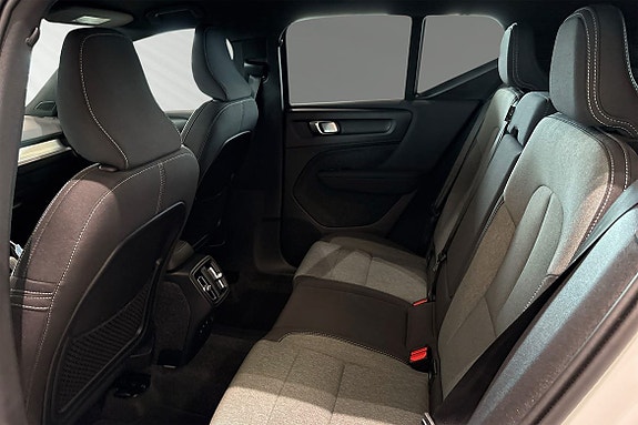 Volvo XC40 8 of 30