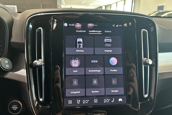 Volvo XC40 30 of 30