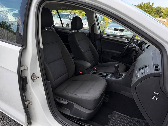 Volkswagen Golf VII 11 of 16