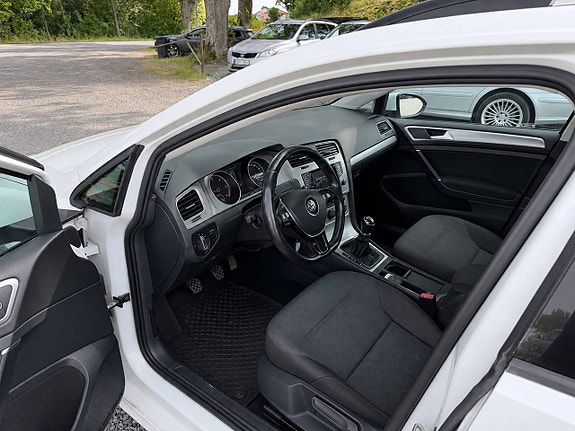 Volkswagen Golf VII 13 of 16