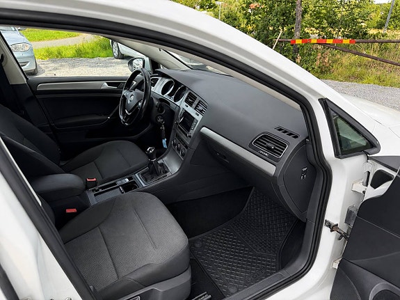 Volkswagen Golf VII 12 of 16