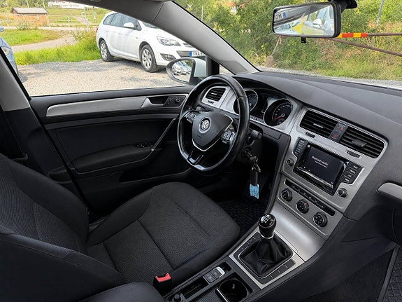 Volkswagen Golf VII 9 of 16