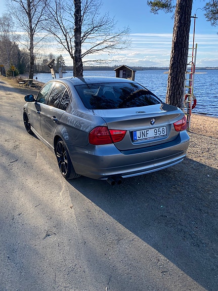 BMW 325i 2 of 9