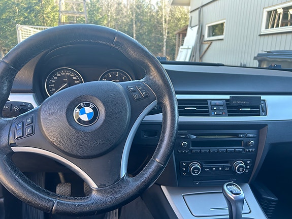 BMW 325i 9 of 9