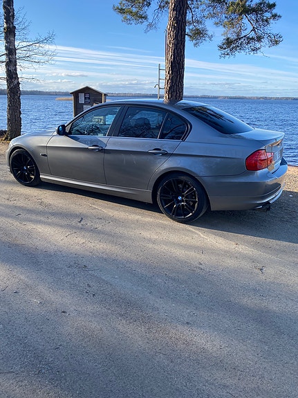 BMW 325i 3 of 9