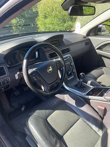 Volvo V70 3 of 14
