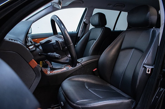 Mercedes-Benz E220 8 of 23