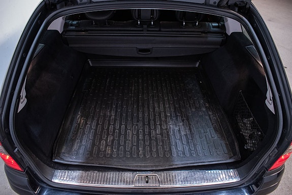 Mercedes-Benz E220 11 of 23
