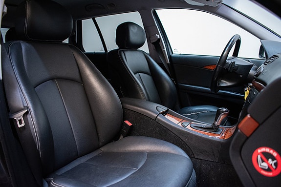 Mercedes-Benz E220 9 of 23
